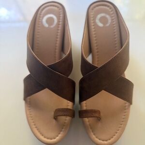 JOURNEE COLLECTION TOE RING BROWN SANDALS - SIZE 8 - LIKE NEW!